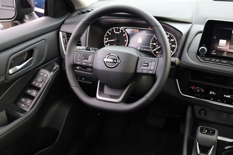 Nissan Rogue Vehicle Image 25