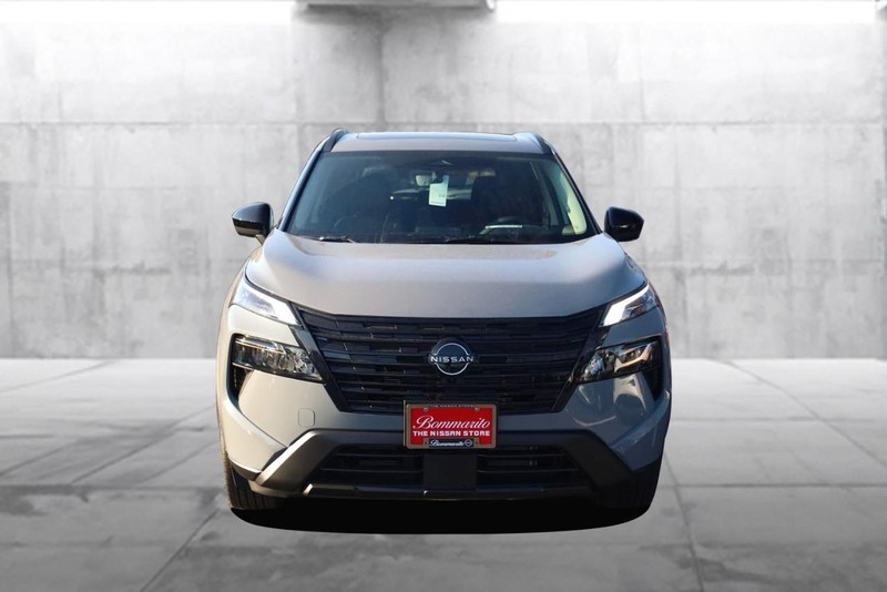 Nissan Rogue Vehicle Image 04