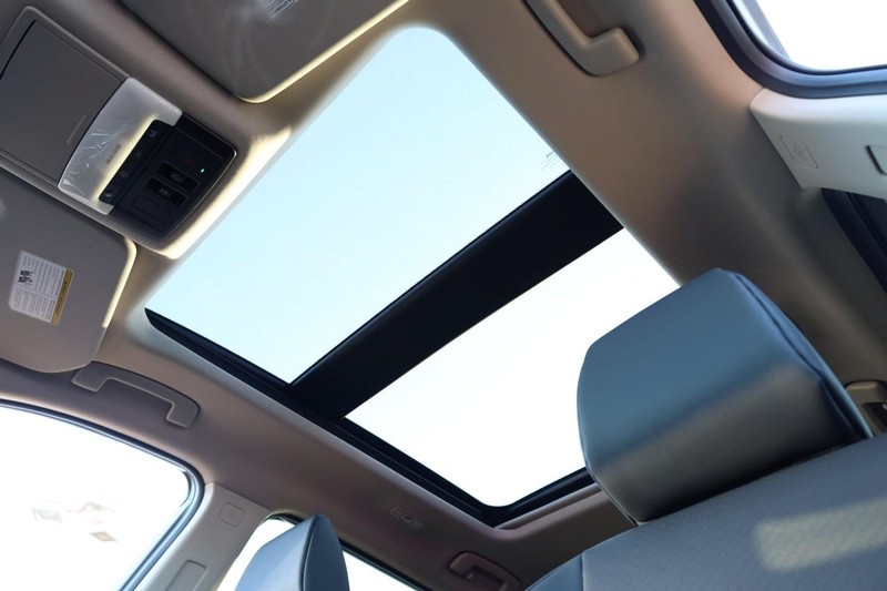 Nissan Rogue Vehicle Image 08