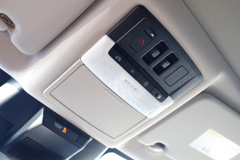 Nissan Rogue Vehicle Image 18