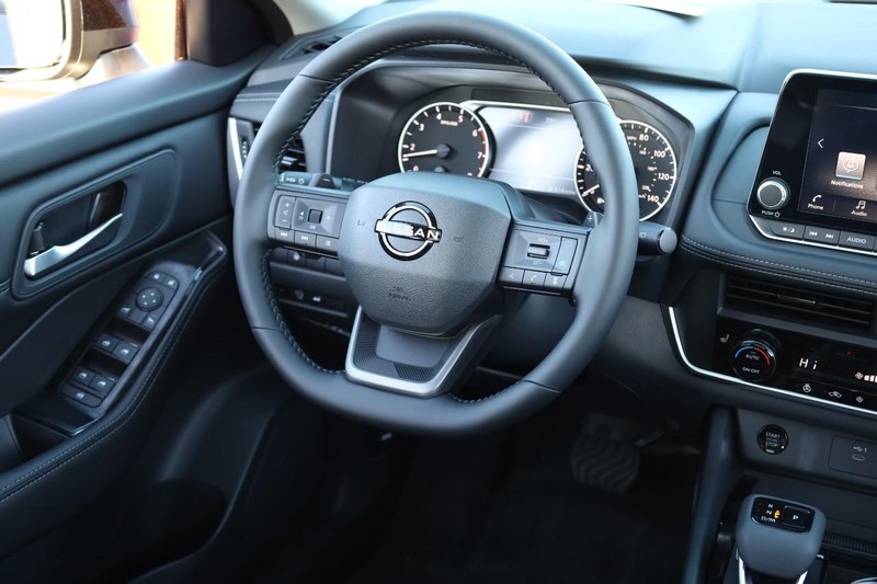 Nissan Rogue Vehicle Image 25