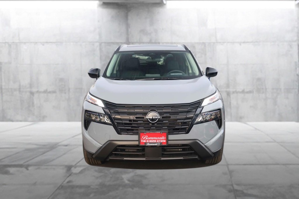 Nissan Rogue Vehicle Image 04