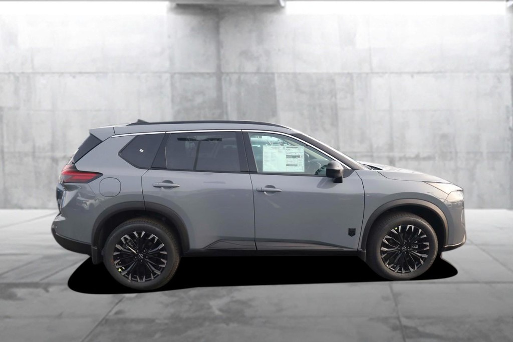 Nissan Rogue Vehicle Image 05