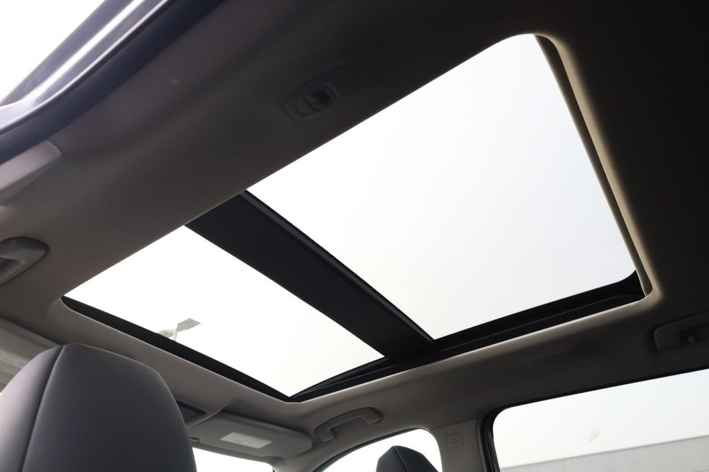 Nissan Rogue Vehicle Image 09