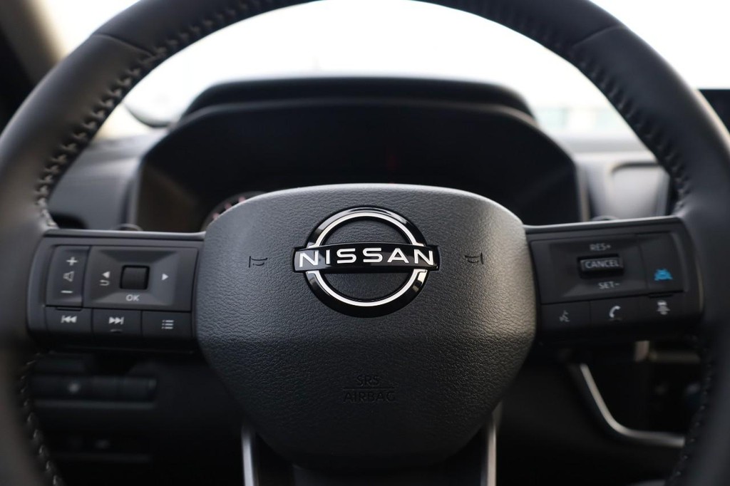 Nissan Rogue Vehicle Image 11