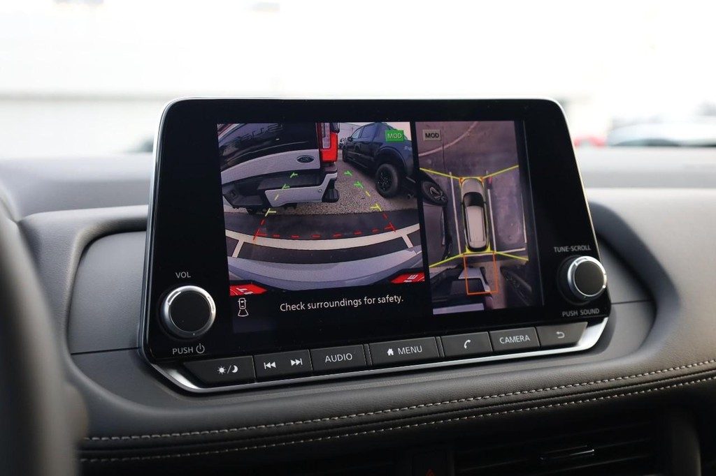 Nissan Rogue Vehicle Image 14