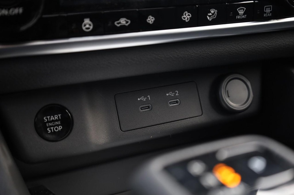 Nissan Rogue Vehicle Image 16