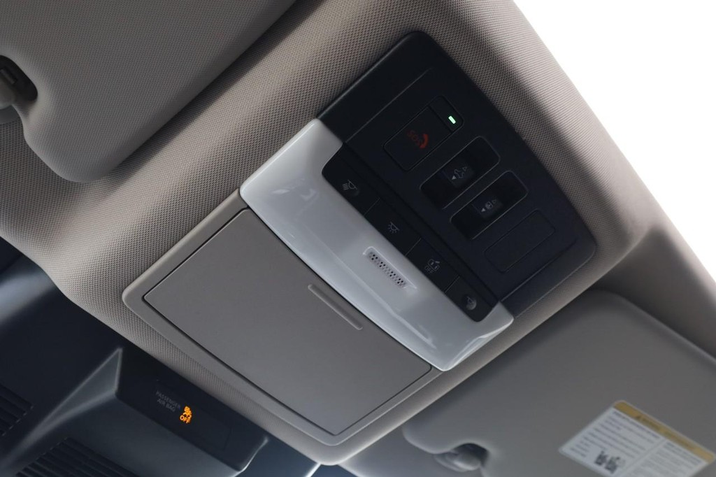 Nissan Rogue Vehicle Image 18