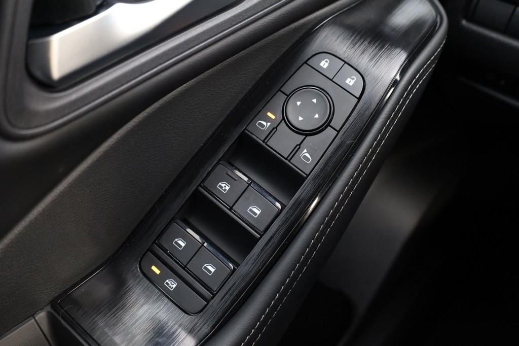 Nissan Rogue Vehicle Image 19