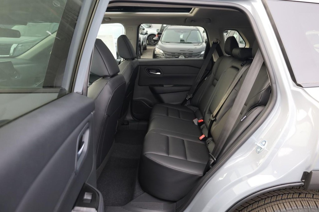 Nissan Rogue Vehicle Image 22