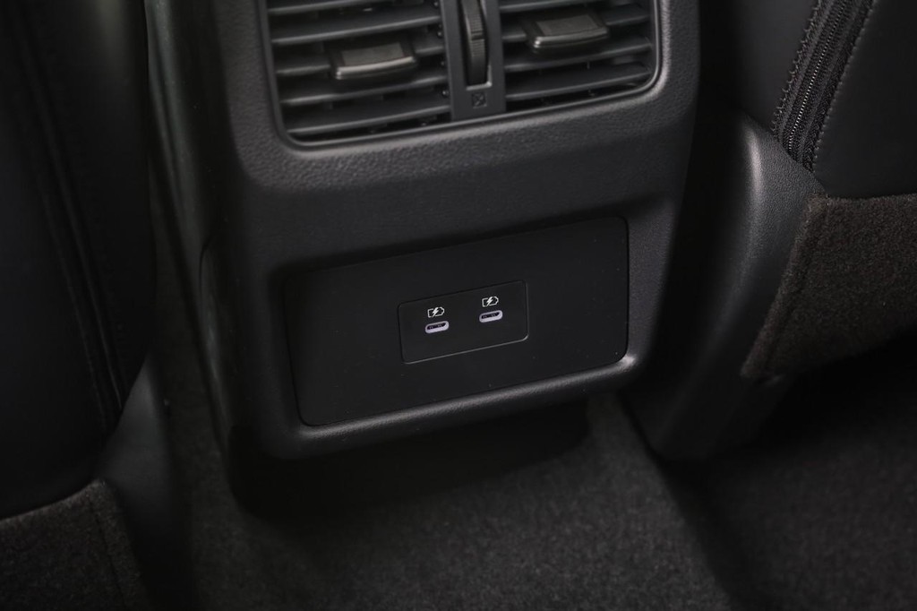 Nissan Rogue Vehicle Image 23