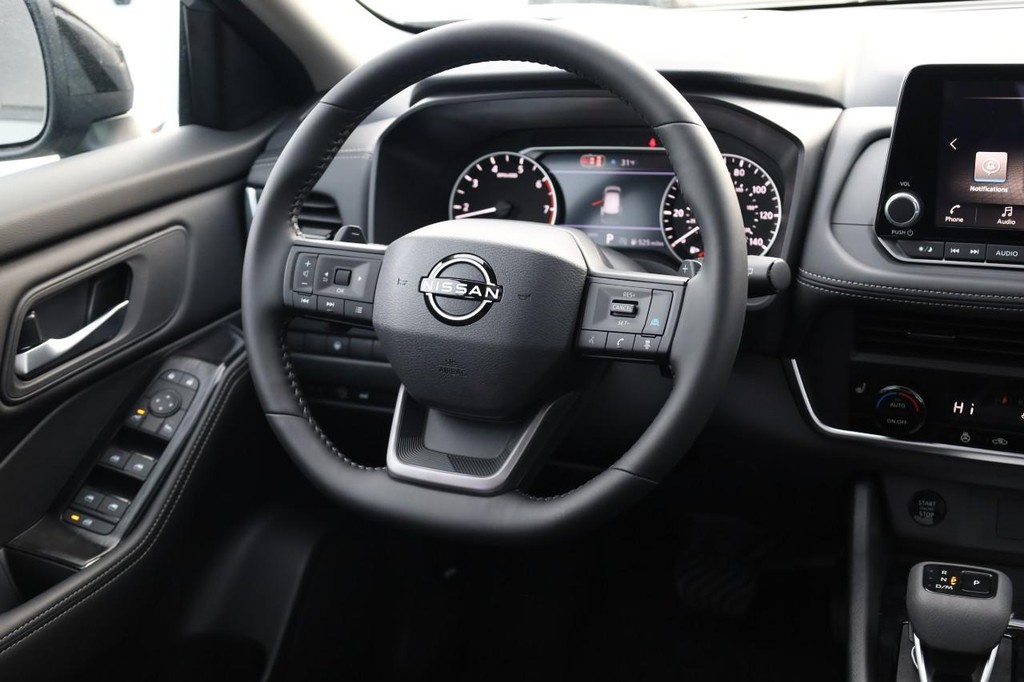 Nissan Rogue Vehicle Image 25