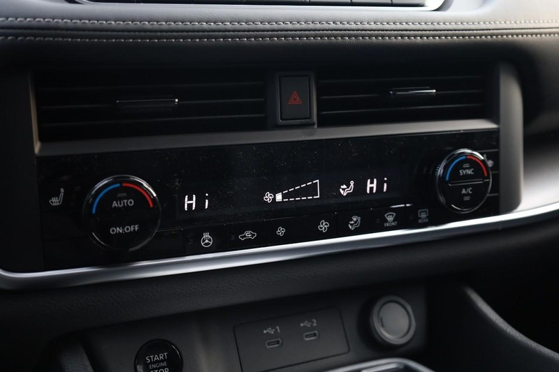 Nissan Rogue Vehicle Image 15