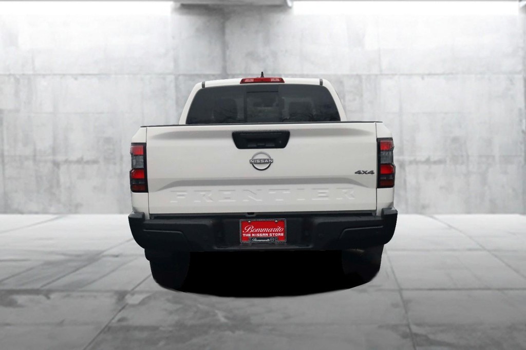 Nissan Frontier Vehicle Image 06