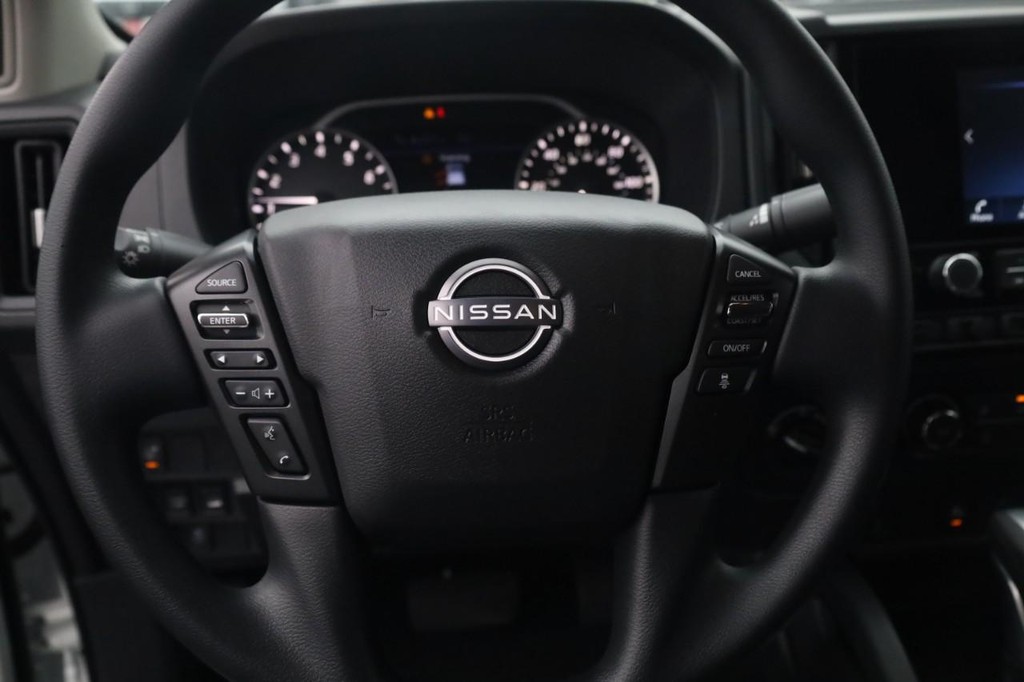 Nissan Frontier Vehicle Image 09