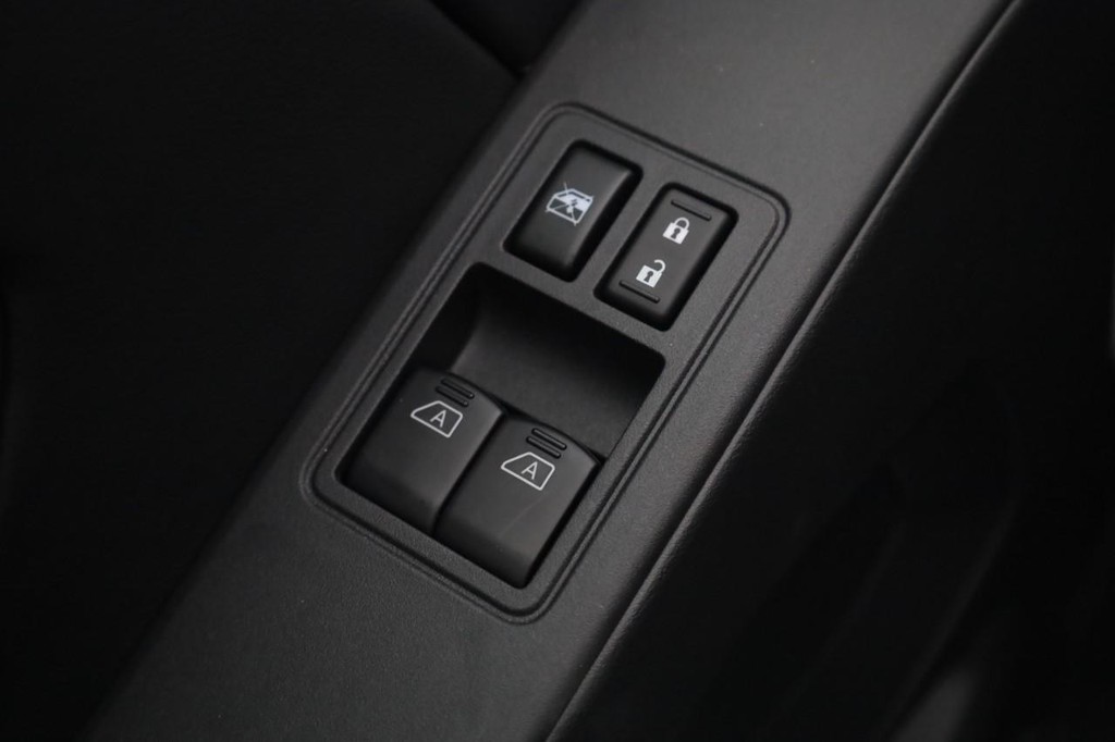 Nissan Frontier Vehicle Image 12