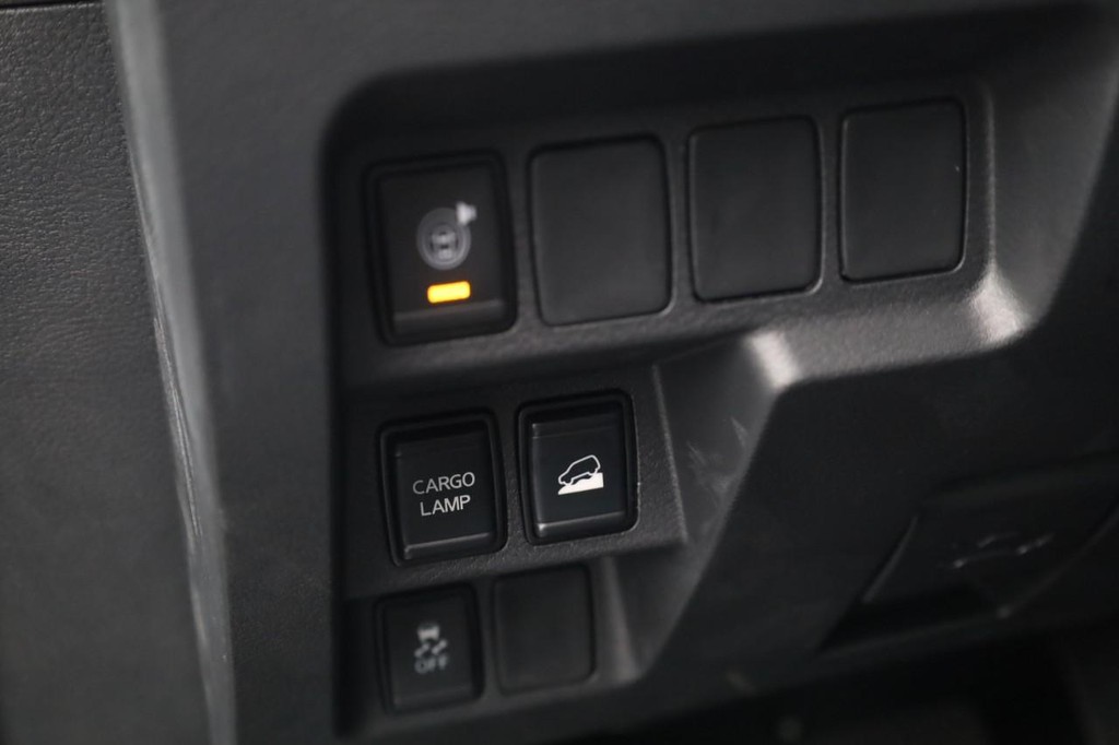 Nissan Frontier Vehicle Image 14