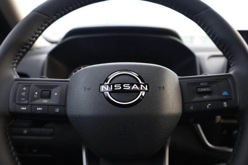 Nissan Rogue Vehicle Image 11