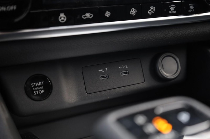 Nissan Rogue Vehicle Image 16