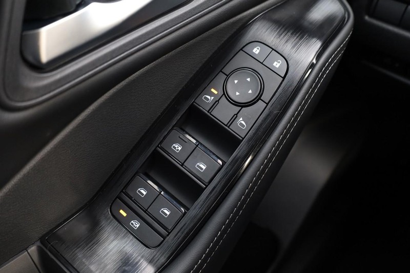 Nissan Rogue Vehicle Image 19