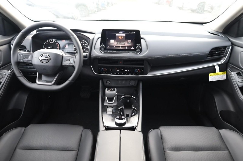 Nissan Rogue Vehicle Image 24