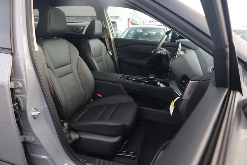 Nissan Rogue Vehicle Image 26