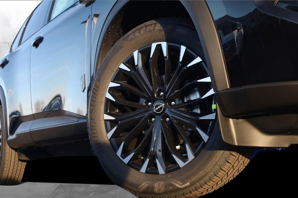 Nissan Rogue Vehicle Image 03