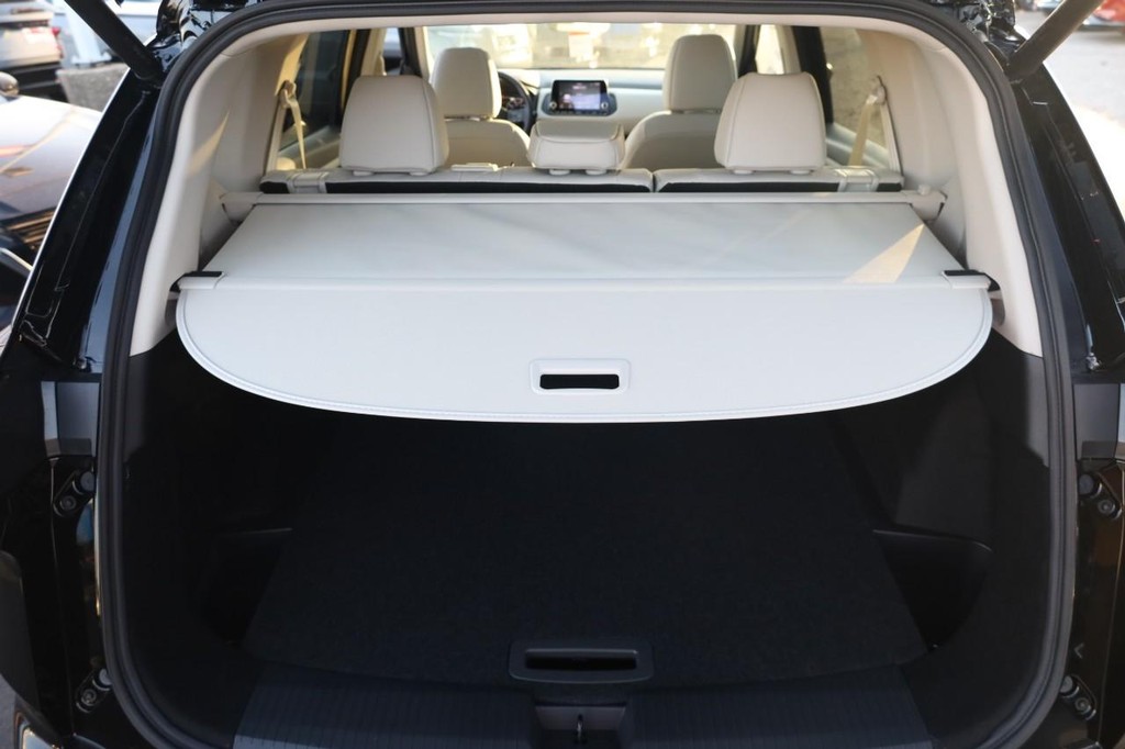 Nissan Rogue Vehicle Image 08