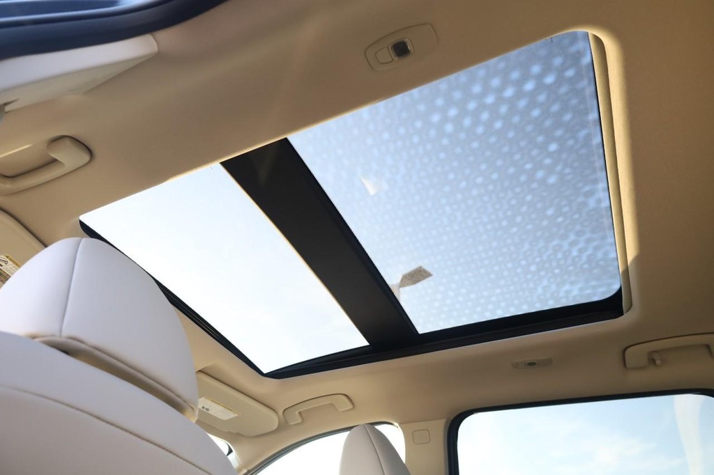 Nissan Rogue Vehicle Image 10