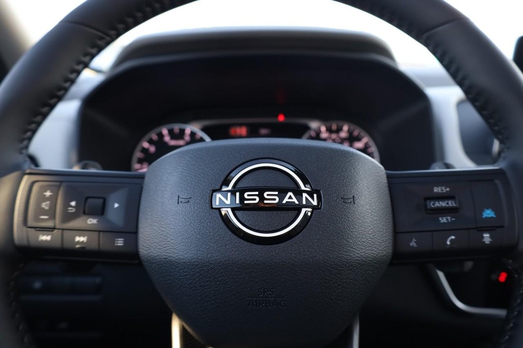 Nissan Rogue Vehicle Image 12