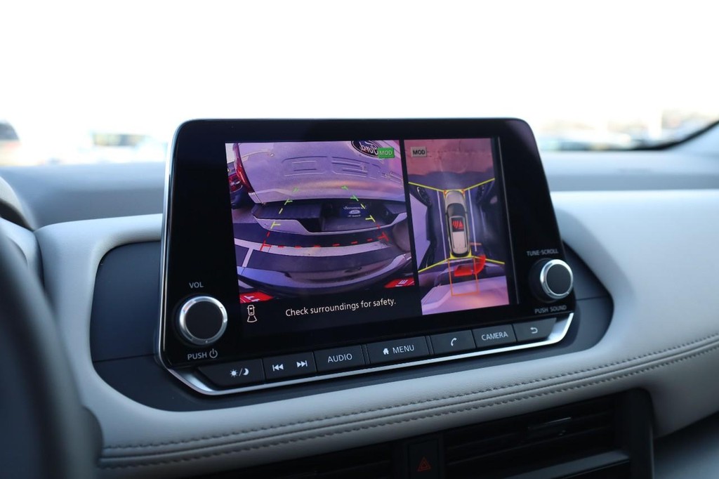 Nissan Rogue Vehicle Image 15