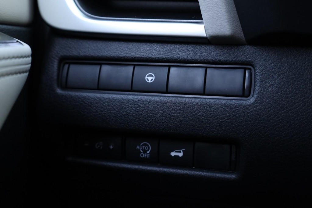 Nissan Rogue Vehicle Image 21