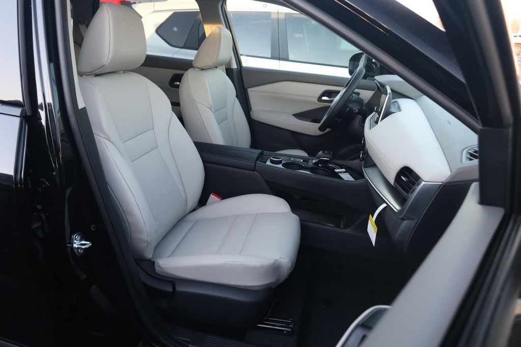 Nissan Rogue Vehicle Image 27