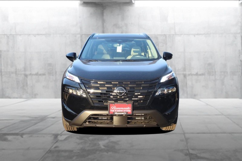 Nissan Rogue Vehicle Image 04