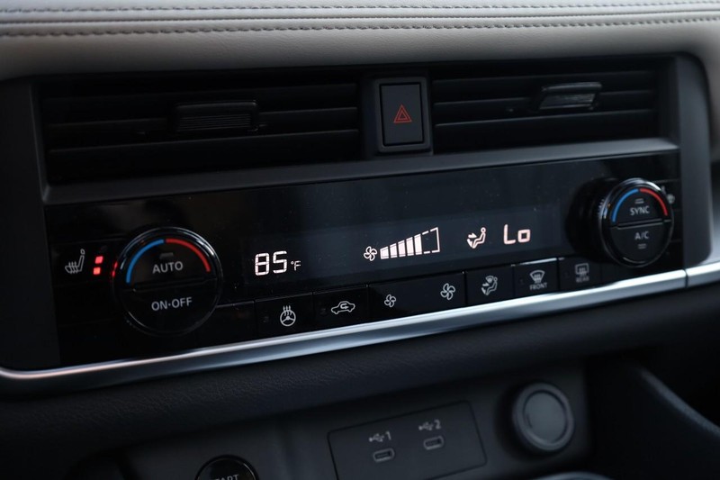 Nissan Rogue Vehicle Image 16