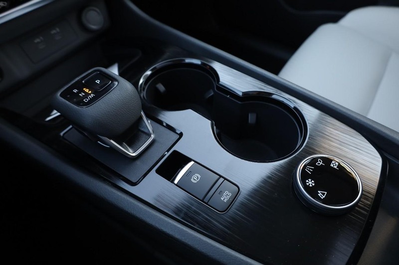 Nissan Rogue Vehicle Image 18