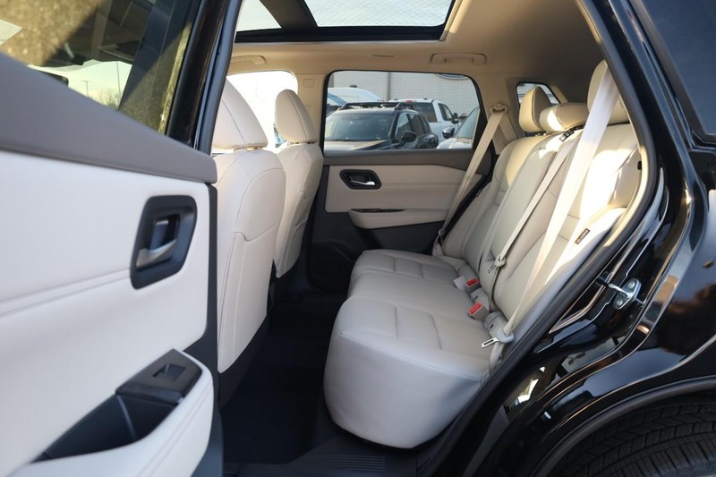 Nissan Rogue Vehicle Image 23