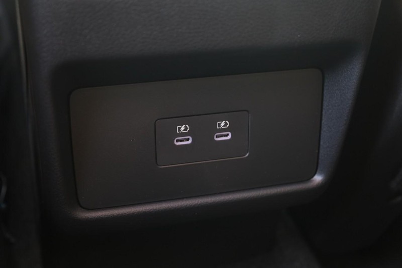 Nissan Rogue Vehicle Image 24