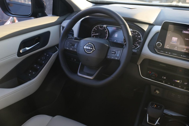 Nissan Rogue Vehicle Image 26