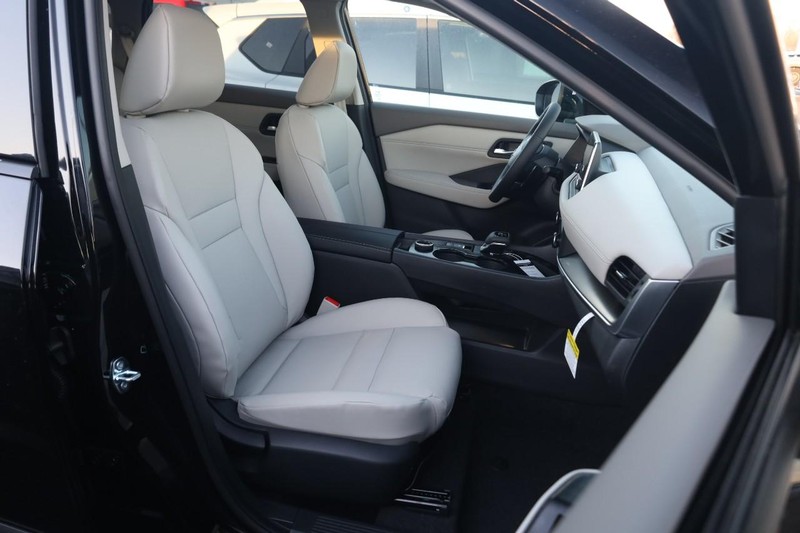 Nissan Rogue Vehicle Image 27