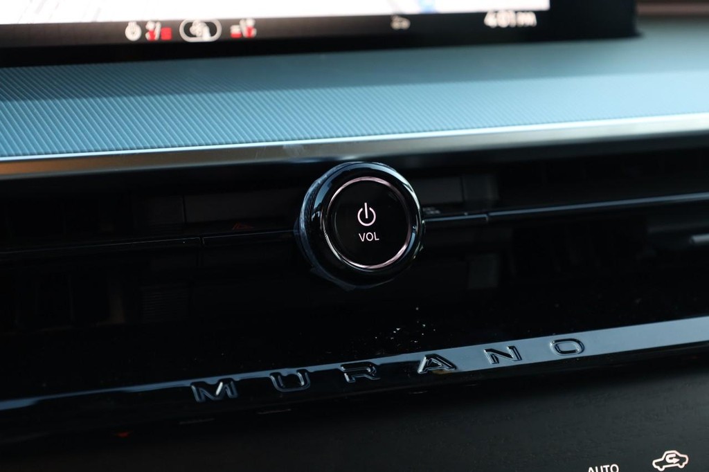 Nissan Murano Vehicle Full-screen Gallery Image 16