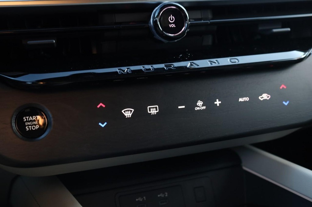 Nissan Murano Vehicle Full-screen Gallery Image 17