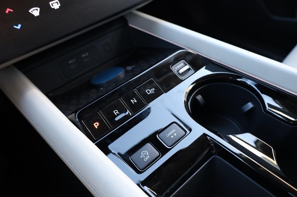 Nissan Murano Vehicle Full-screen Gallery Image 19