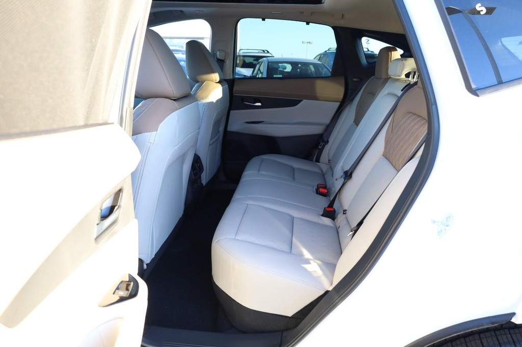 Nissan Murano Vehicle Full-screen Gallery Image 25