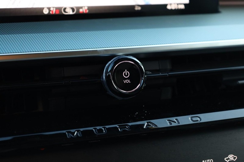 Nissan Murano Vehicle Image 16