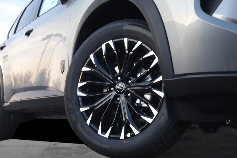 Nissan Rogue Vehicle Image 03