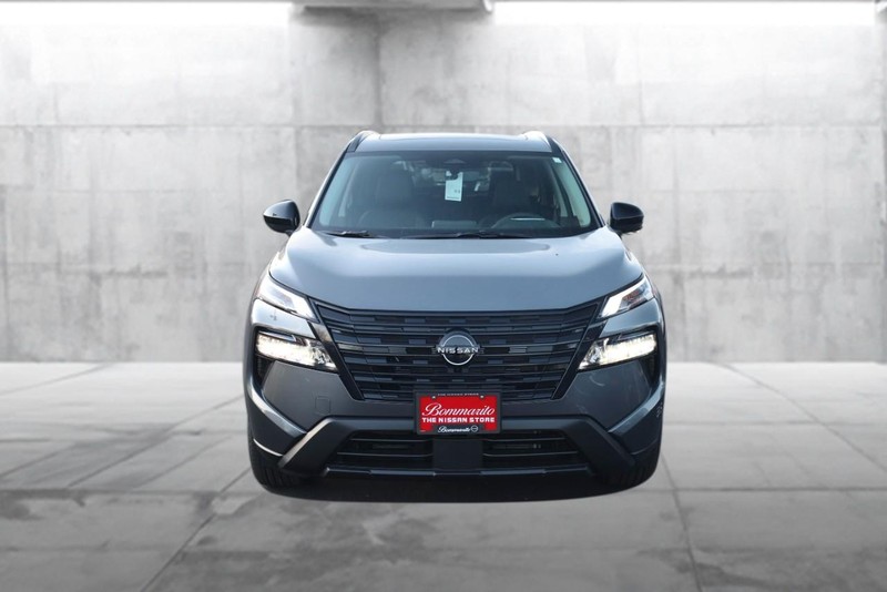 Nissan Rogue Vehicle Image 04