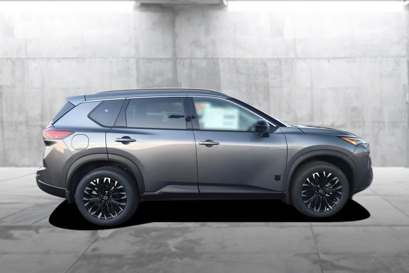 Nissan Rogue Vehicle Image 05