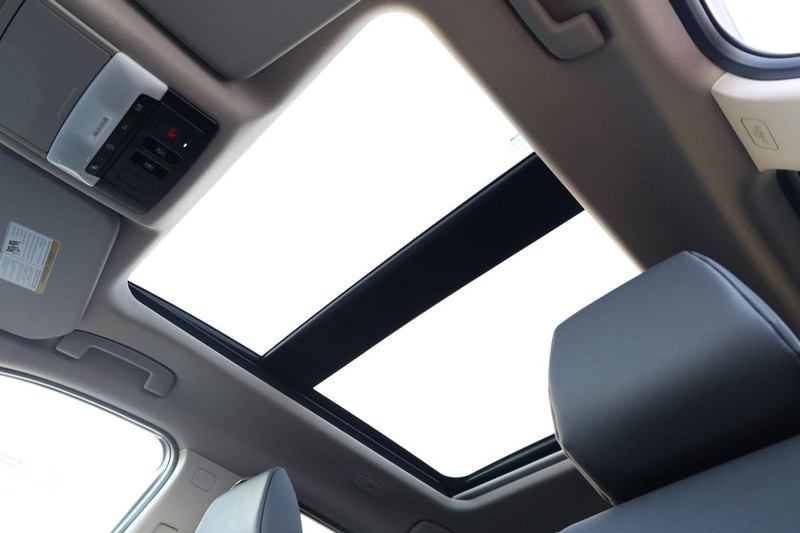 Nissan Rogue Vehicle Image 08