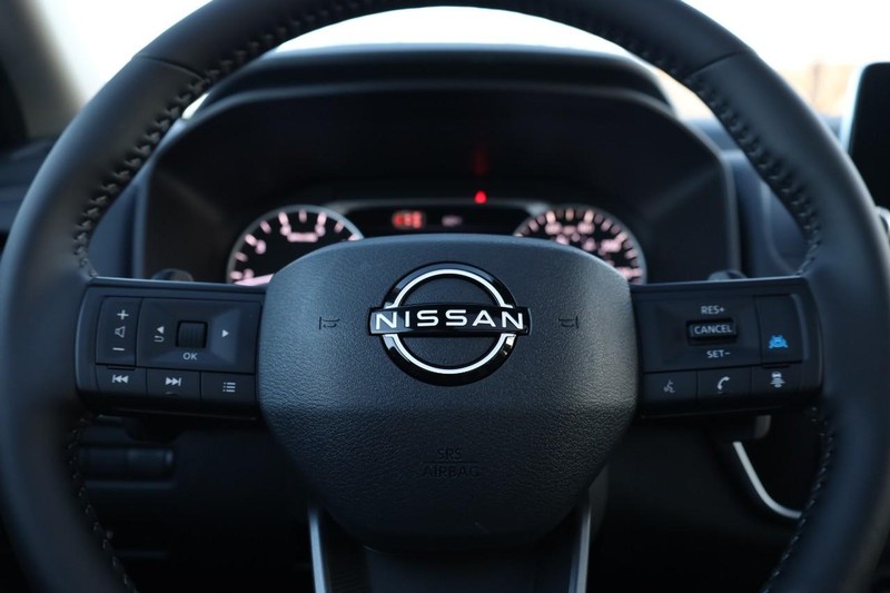 Nissan Rogue Vehicle Image 11